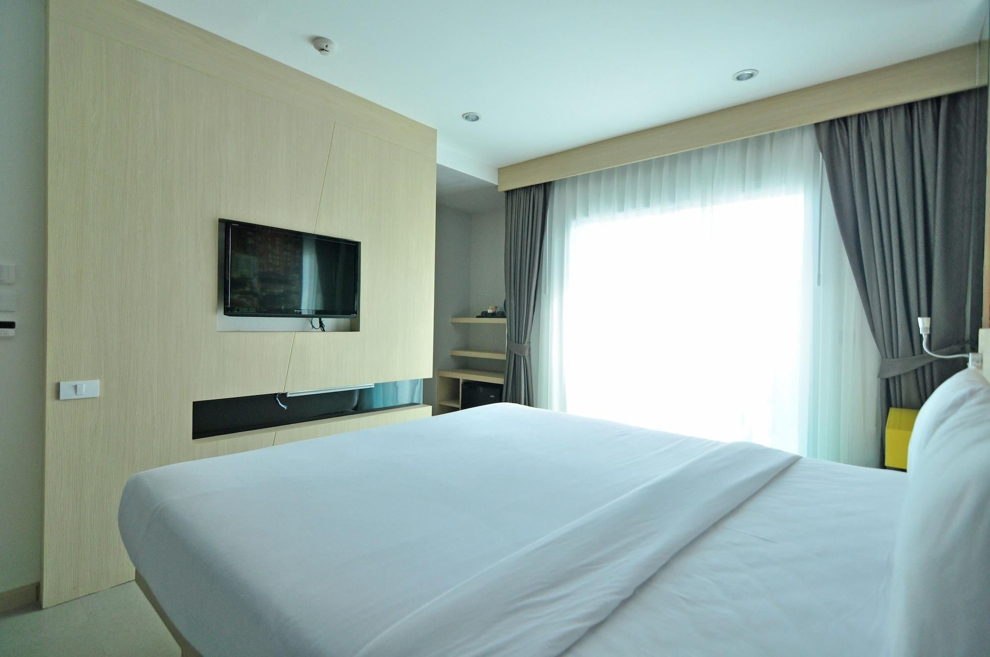 The Aim Patong Hotel Exterior photo